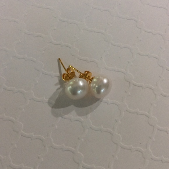 14k Yellow Gold Akoya Pearl Stud - Picture 7 of 7